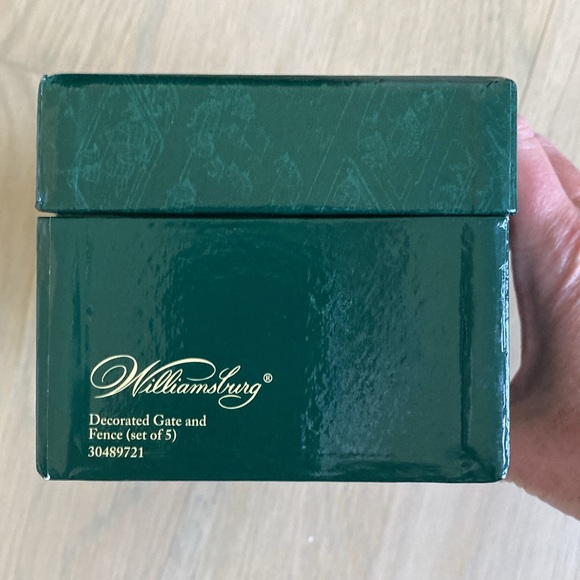 Williamsburg Decorated Gate and Fence - Set of 5 - Lang and Wise - Picture 6 of 8